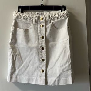 FRAME WHITE DENIM SKIRT. SIZE 26.